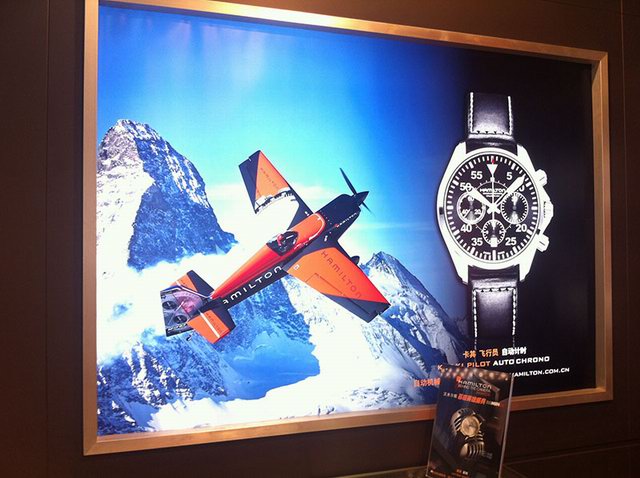 商場專賣店墻壁廣å‘?燈箱